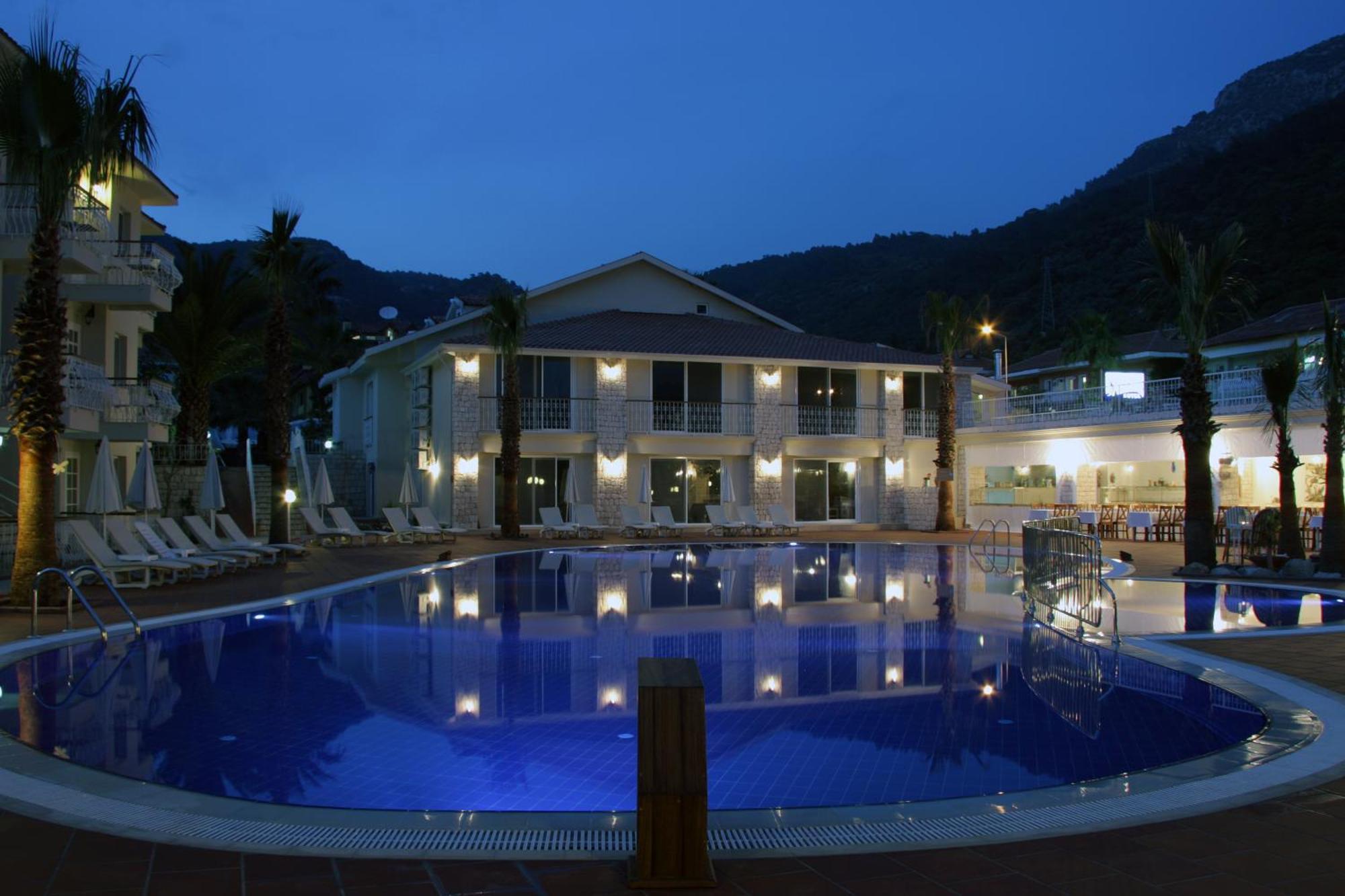 蓝色潟湖豪华酒店 厄吕代尼兹 外观 照片